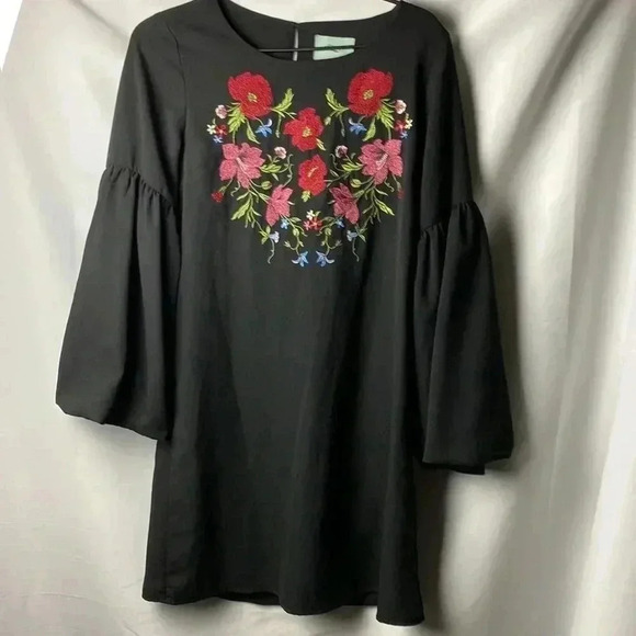 SKIES ARE BLUE WO SIZE 6 BLACK DRESS FLORAL EMBROIDERED HEART DESIGN BELL SLEEVE - Picture 2 of 14